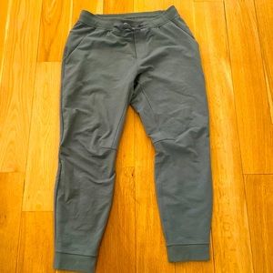 Worn ONCE Lululemon Men’s City Sweat jogger Large in sage green. Vintage color!